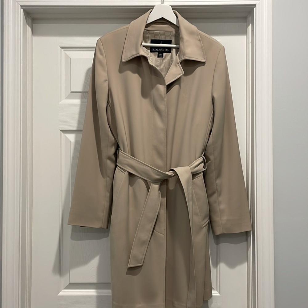 London Fog Women’s Coat - Size L - Light Tan - Excellent Condition